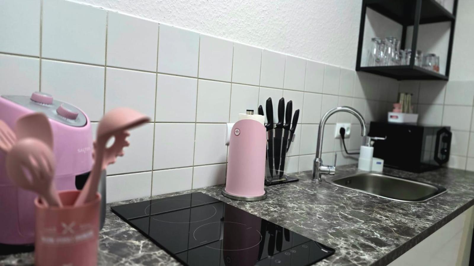 Happy Homes Pink - Up To 5 - Kueche - W-Lan - Netflix - Honig - Badewanne Nidda Экстерьер фото